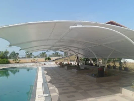 Kanopi membran berkualitas tinggi yang efektif menahan panas terik matahari.