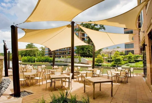 Desain kanopi membran kafe modern